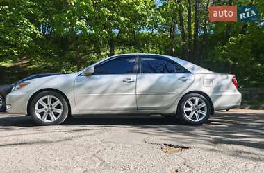 Седан Toyota Camry 2004 в 