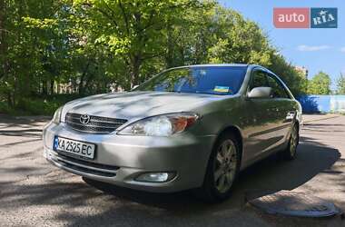 Седан Toyota Camry 2004 в 