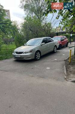 Седан Toyota Camry 2004 в 