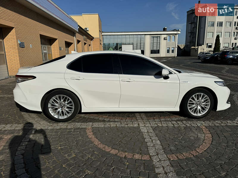 Седан Toyota Camry 2019 в Луцьку