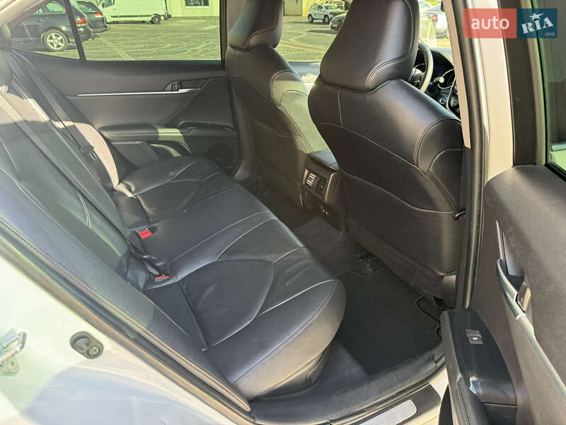Седан Toyota Camry 2019 в Луцьку