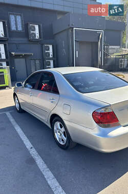Седан Toyota Camry 2005 в 