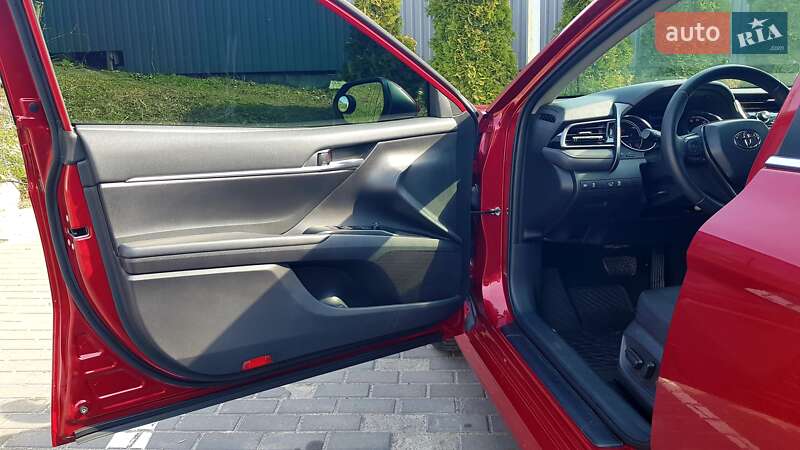 Седан Toyota Camry 2020 в Киеве