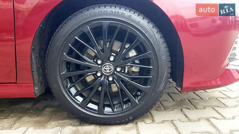 Седан Toyota Camry 2020 в Киеве