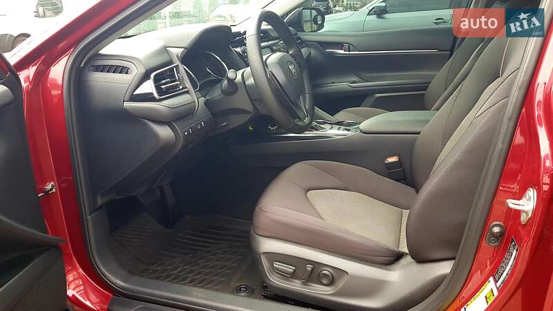 Седан Toyota Camry 2020 в Киеве