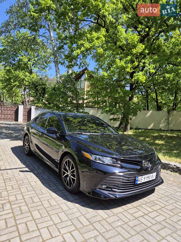 Седан Toyota Camry 2019 в Дніпрі