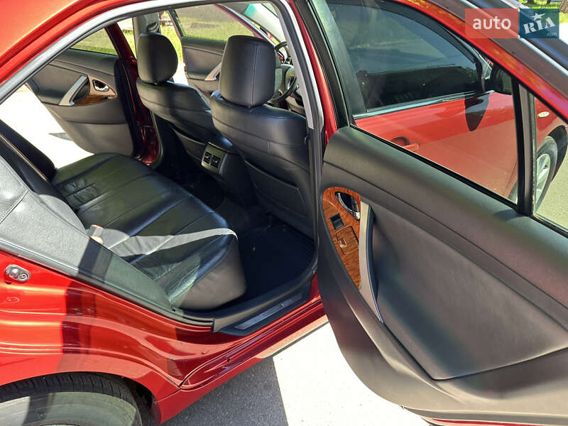 Седан Toyota Camry 2008 в Кривом Роге