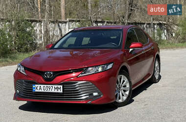 Седан Toyota Camry 2018 в Киеве