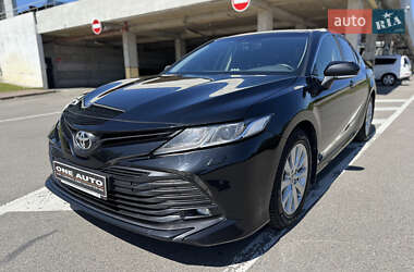 Седан Toyota Camry 2020 в Киеве