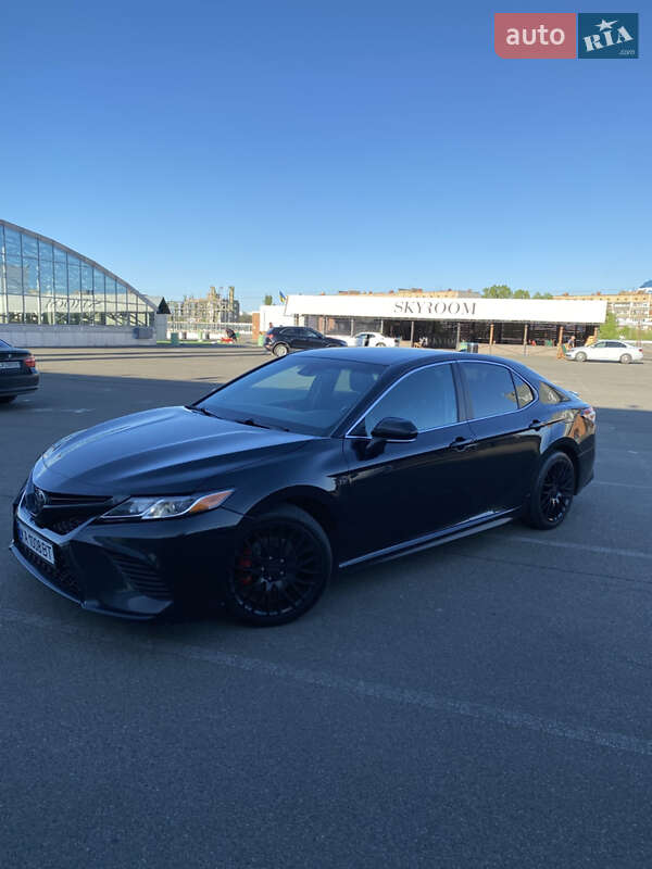 Toyota Camry 2019