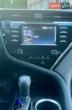Седан Toyota Camry 2018 в 