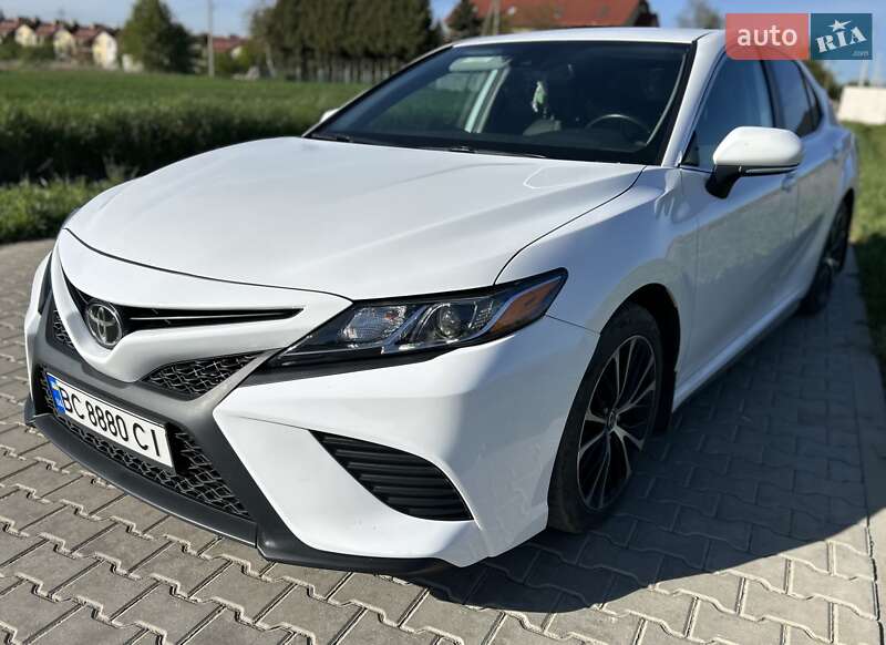 Седан Toyota Camry 2020 в Львове
