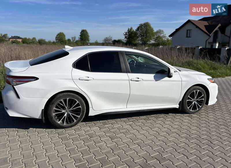 Седан Toyota Camry 2020 в Львове