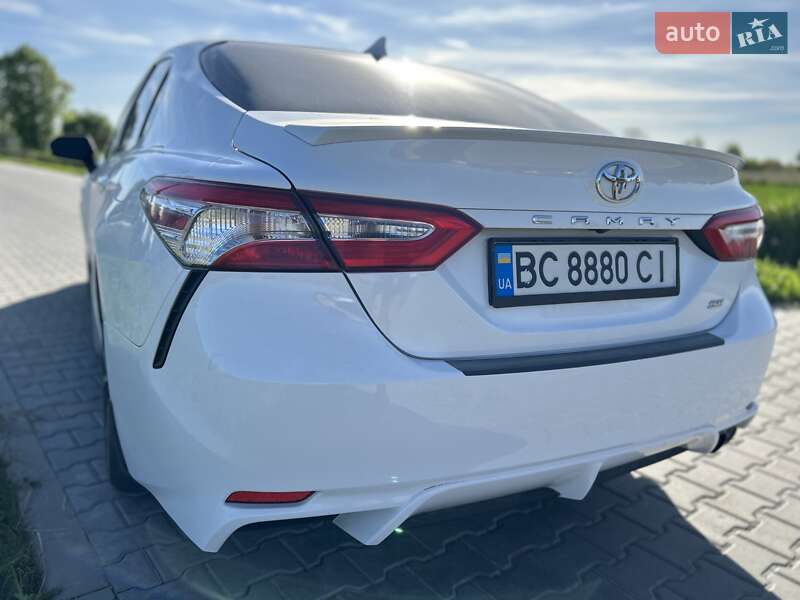 Седан Toyota Camry 2020 в Львове