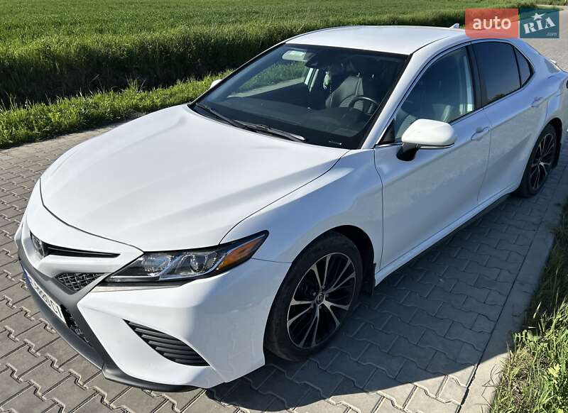 Седан Toyota Camry 2020 в Львове