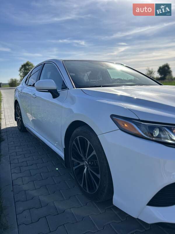 Седан Toyota Camry 2020 в Львове