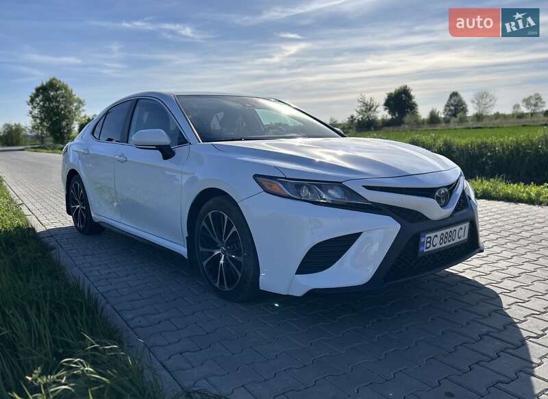 Седан Toyota Camry 2020 в Львове