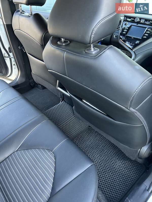 Седан Toyota Camry 2020 в Львове