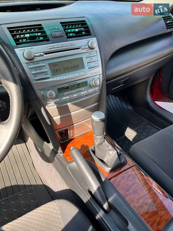 Седан Toyota Camry 2008 в Нетешине
