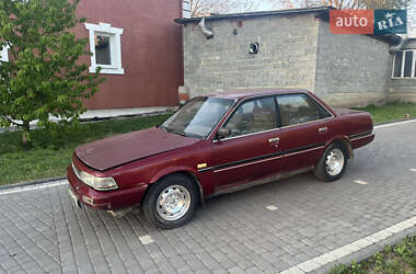 Седан Toyota Camry 1988 в Чернівцях