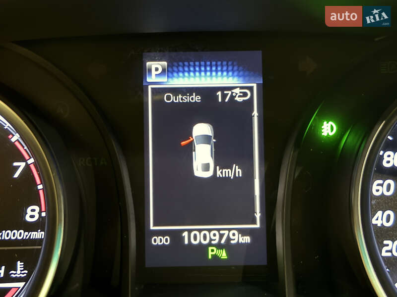 Седан Toyota Camry 2018 в Киеве