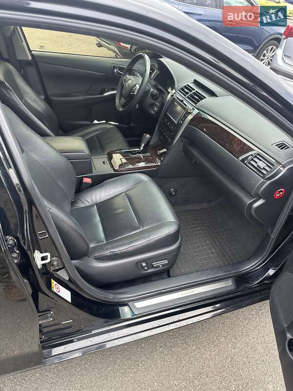 Седан Toyota Camry 2014 в Києві