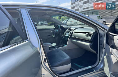 Седан Toyota Camry 2016 в 