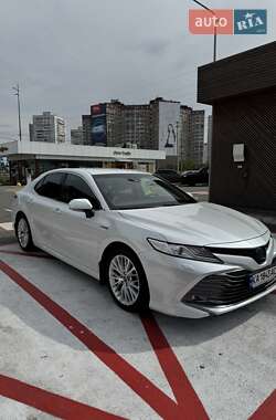 Седан Toyota Camry 2019 в Киеве