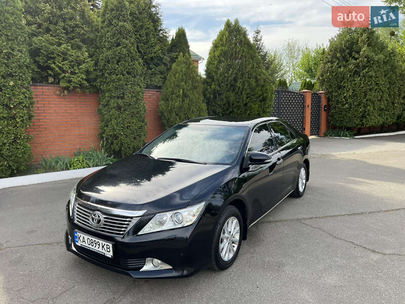 Седан Toyota Camry 2013 в Киеве
