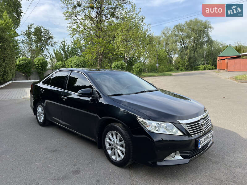 Седан Toyota Camry 2013 в Киеве