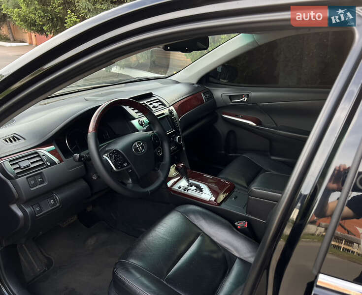 Седан Toyota Camry 2013 в Киеве