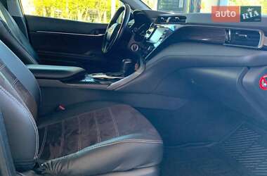 Седан Toyota Camry 2019 в 