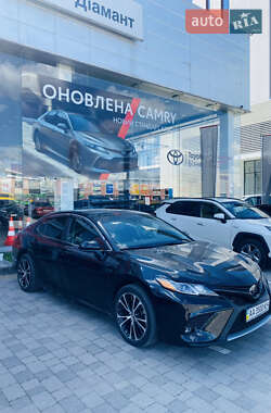 Седан Toyota Camry 2018 в 