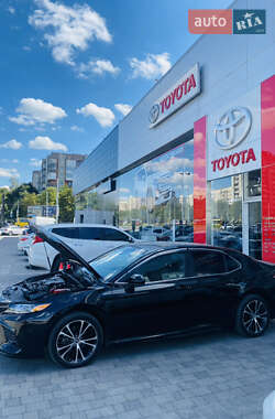 Седан Toyota Camry 2018 в 