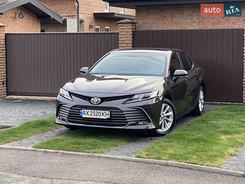 Седан Toyota Camry 2021 в Києві