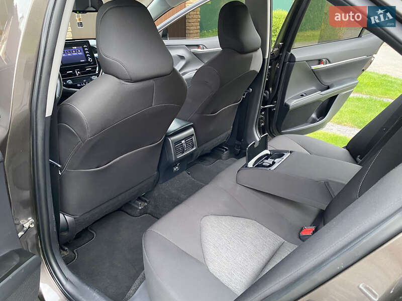 Седан Toyota Camry 2021 в Києві