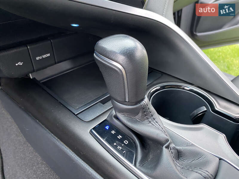 Седан Toyota Camry 2021 в Києві