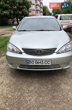 Седан Toyota Camry 2004 в 