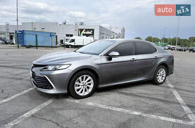 Седан Toyota Camry 2021 в 