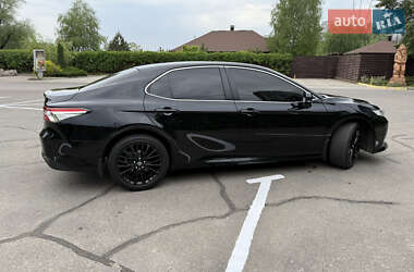 Седан Toyota Camry 2019 в Днепре