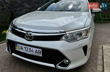 Седан Toyota Camry 2016 в Тульчині