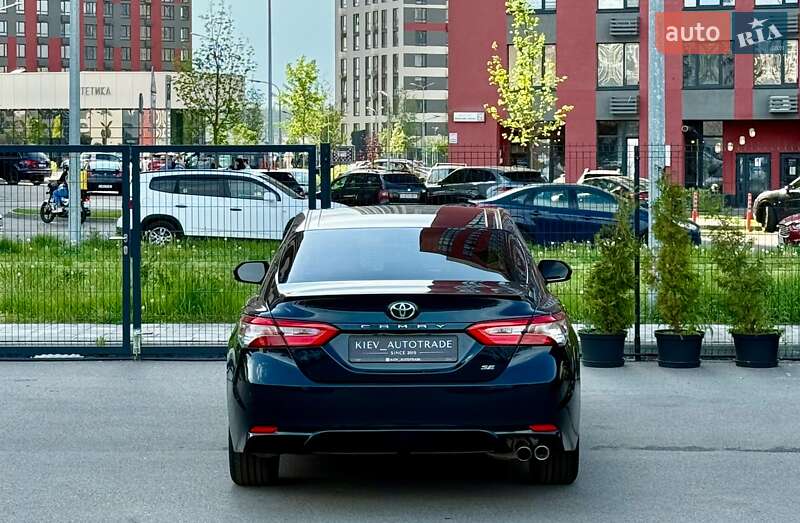 Седан Toyota Camry 2018 в Києві