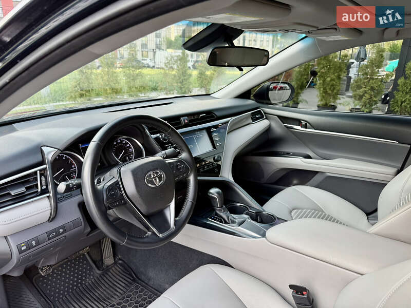 Седан Toyota Camry 2018 в Києві