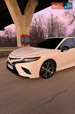 Седан Toyota Camry 2017 в 