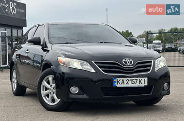 Седан Toyota Camry 2010 в Киеве