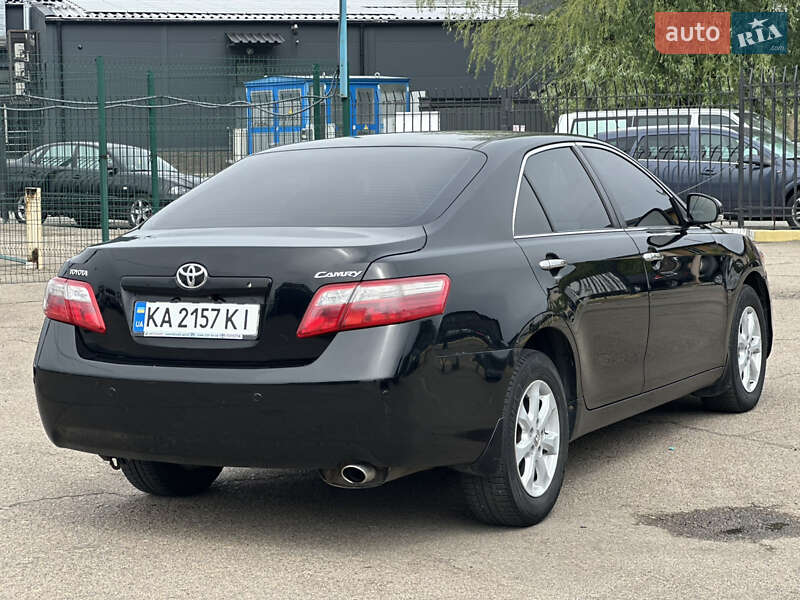 Седан Toyota Camry 2010 в Києві