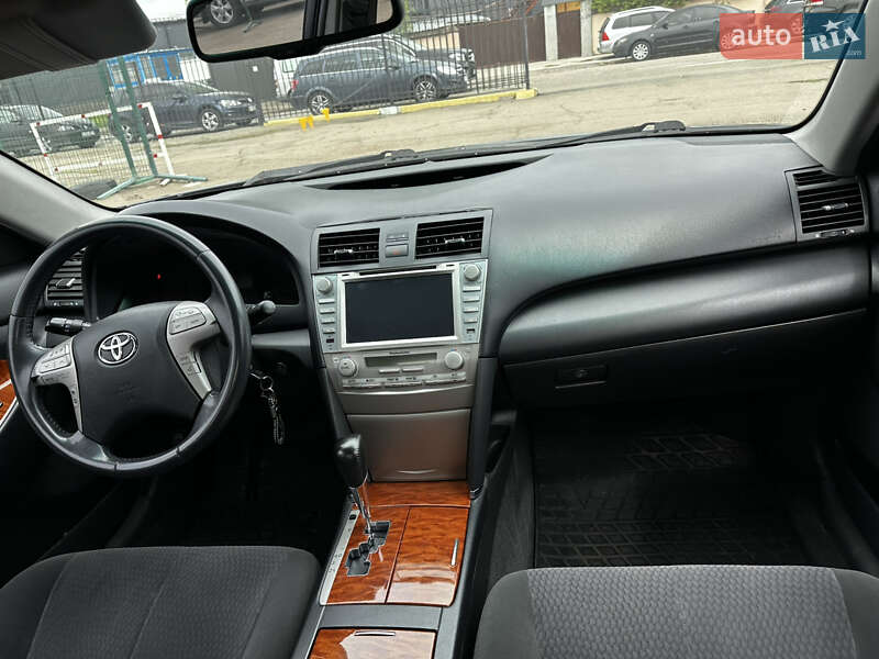 Седан Toyota Camry 2010 в Києві
