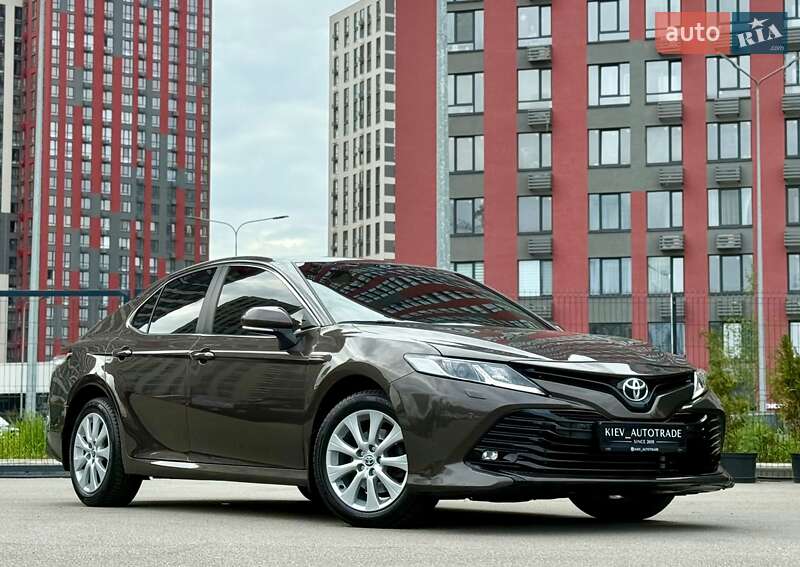 Седан Toyota Camry 2019 в 