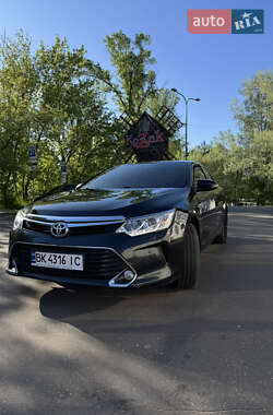 Седан Toyota Camry 2016 в 