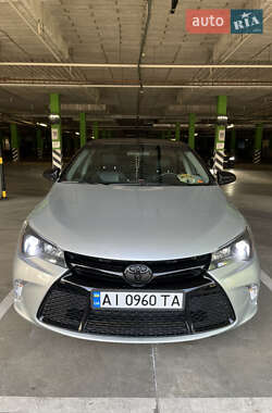 Седан Toyota Camry 2015 в Киеве